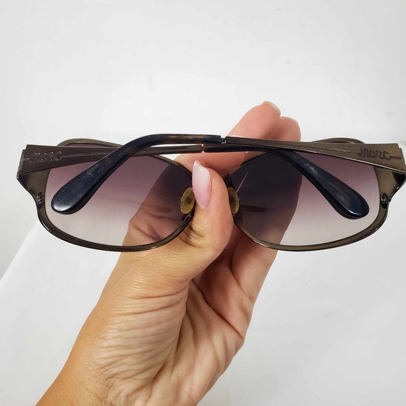 Authentic Marc by Marc Jacobs Chic Sunglasses With Box - Picture 6 of 12